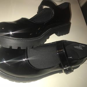 BRAND NEW patent leather Mary Janes